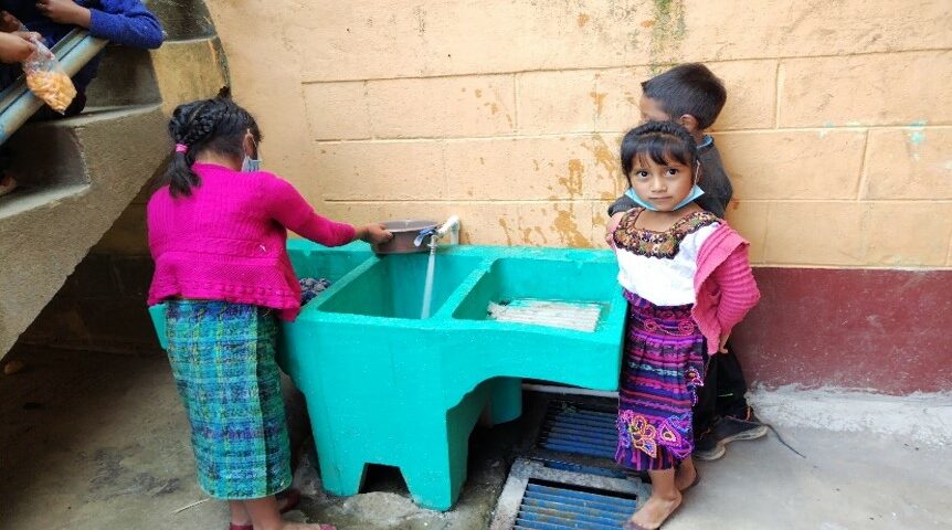 niñas Guatemala en escuela rural