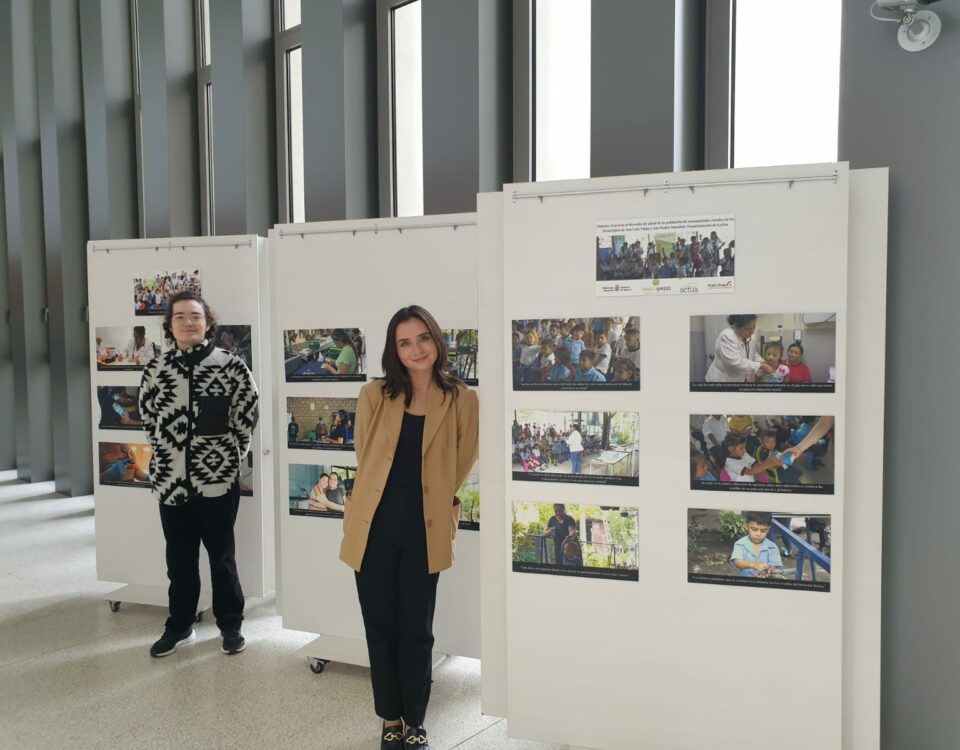 Exposición MANOS AMIIGAS. UNAV