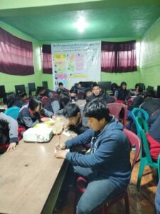 Grupo Jovenes. Uso Pantallas Asoc. Educando