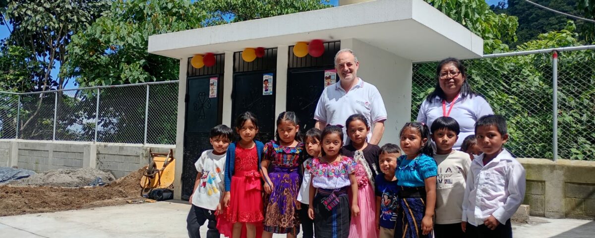 visita san lucas. Baños Preprimaria