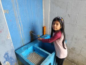 LAVAMANOS ESCUELA FUNDAP CON ACTUA S.XXI
