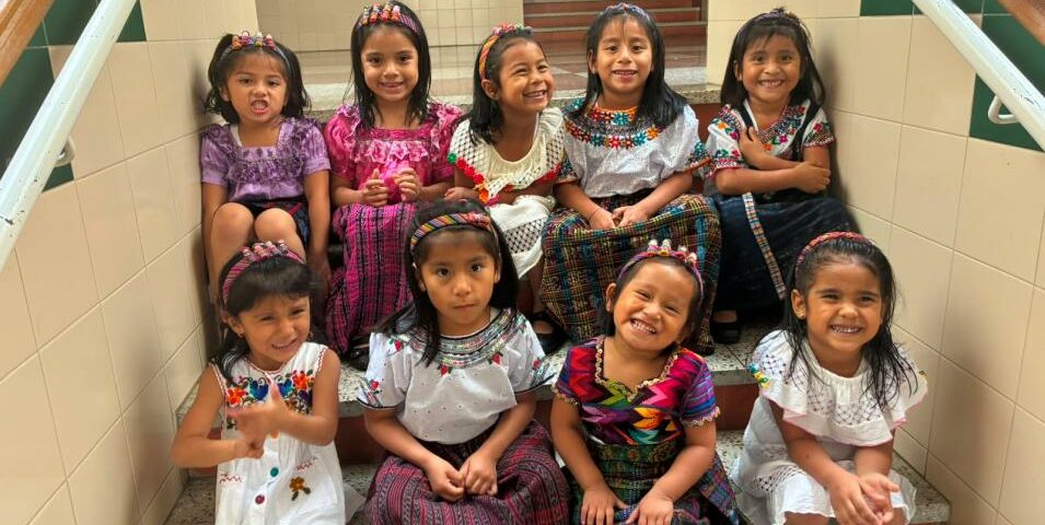 Niñas del Hogar de Montesclaros