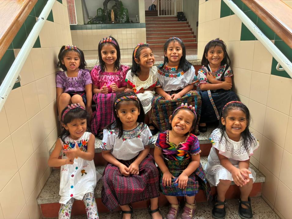 Niñas del Hogar de Montesclaros